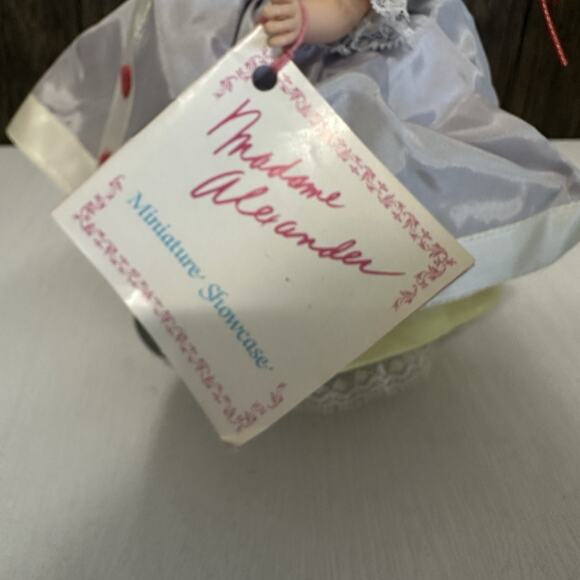 Madame Alexander 8" Doll QUEEN OF HEARTS Storyland 1988 Miniature Showcase - Picture 4 of 9